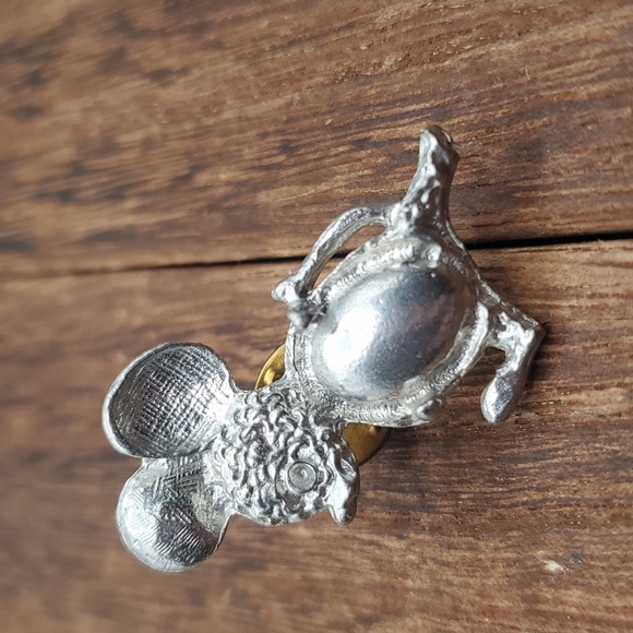 Jewelry - All through the house mouse pin‎ B101